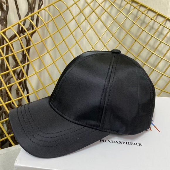 ?✨AUTHENTIC✨?Prada hat